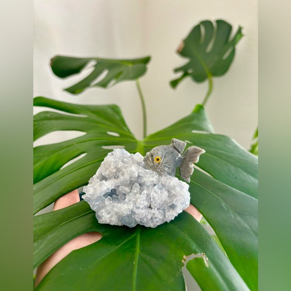 Fish Carving on Celestite - Picture 4 of 5